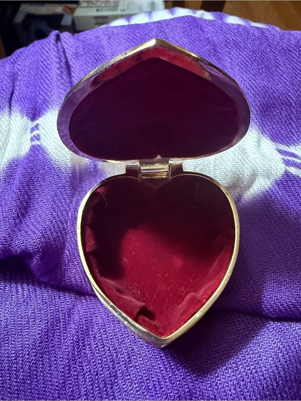 Gold Heart Jewelry Trinket Box with Bow Accent - Elegant Jewelry Organizer